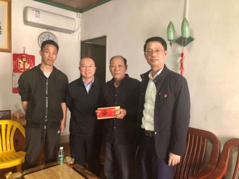 珠海免稅集團黨委慰問困難黨員